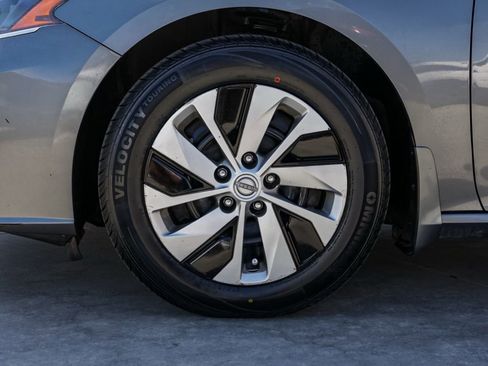 Used 2024 Nissan Altima 2.5 S image 10