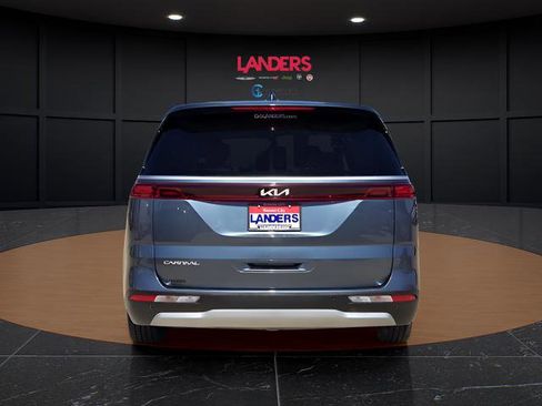 Used 2024 Kia Carnival EX image 5