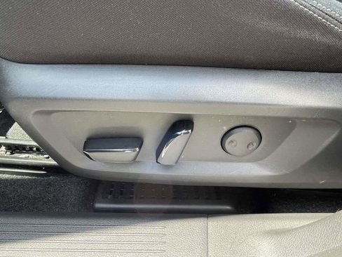 Used 2023 Nissan Rogue SV FWD image 16