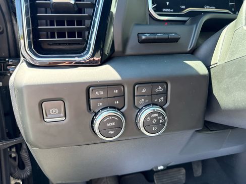 Used 2023 GMC Sierra 1500 Denali w/ Denali Reserve Package AWD/4WD image 15