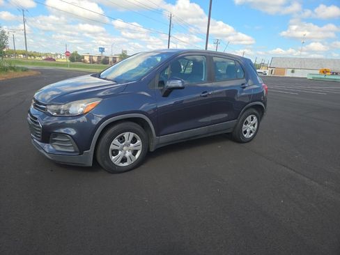 Used 2018 Chevrolet Trax LS FWD image 4