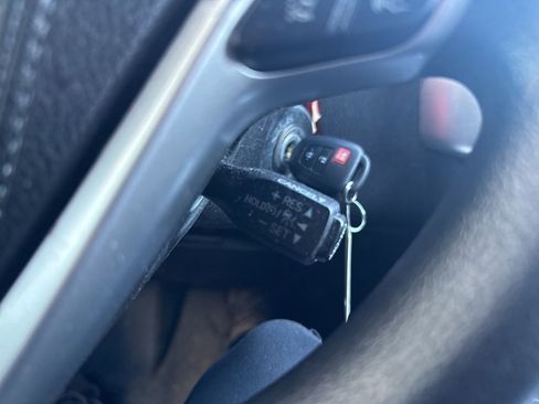 Used 2018 Toyota Highlander LE image 18