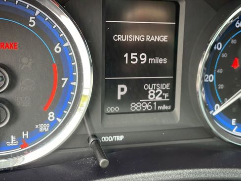 Used 2018 Toyota Corolla LE image 30