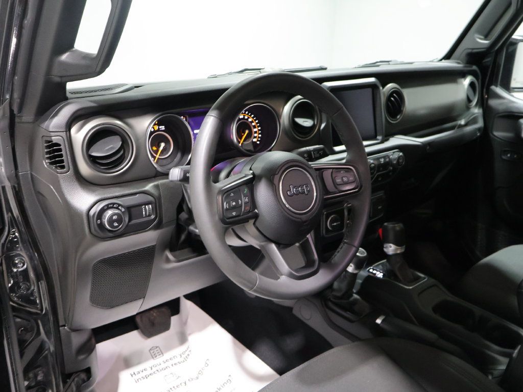 Used 2023 Jeep Gladiator Sport AWD/4WD image 13
