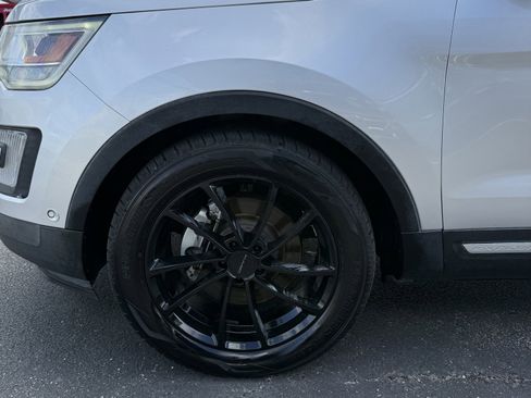 Used 2017 Ford Explorer Limited w/ Equipment Group 301A FWD image 34