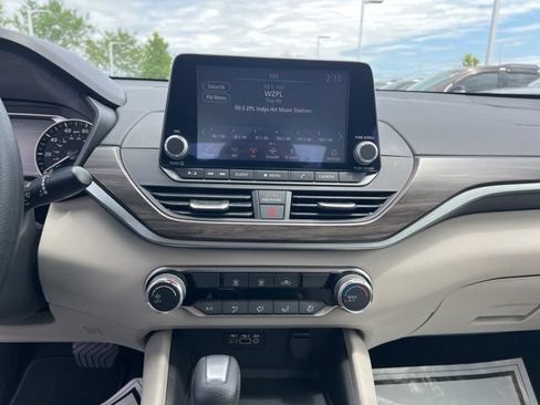 Used 2025 Nissan Altima 2.5 SV FWD image 16