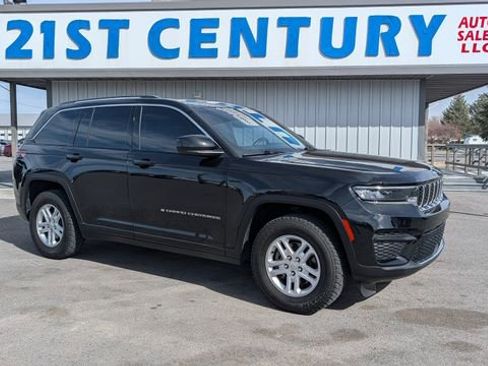 Used 2023 Jeep Grand Cherokee Laredo AWD/4WD image 1