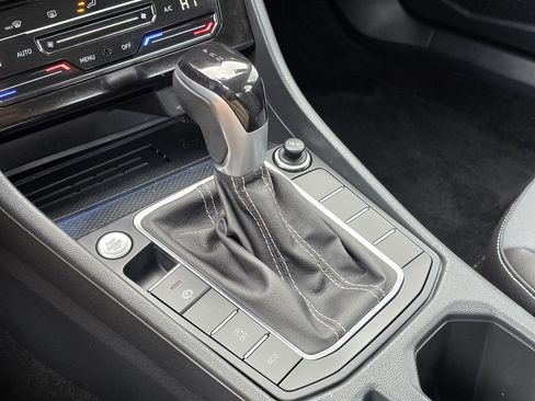 Used 2025 Volkswagen Jetta SE image 15