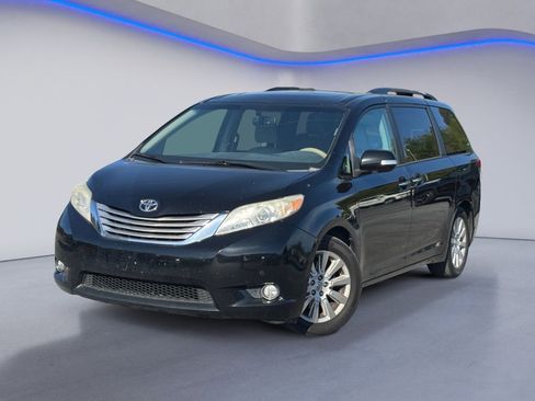 Used 2013 Toyota Sienna Limited w/ Premium Pkg image 2