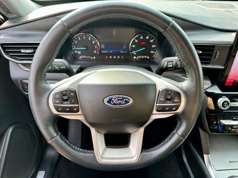 Used 2023 Ford Explorer Limited w/ Limited Technology Package image 34