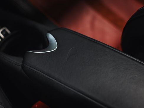 Used 2024 McLaren 750S Spider RWD image 18