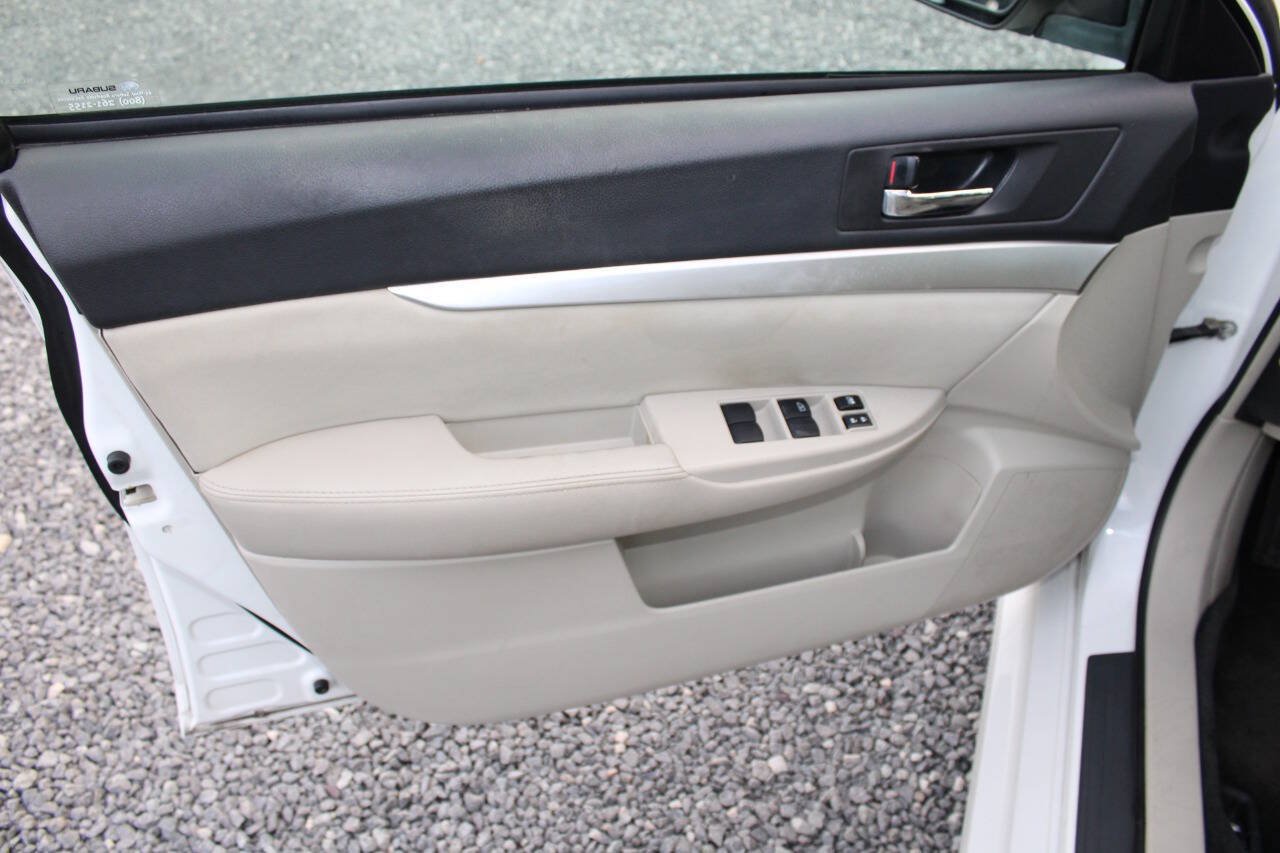 Used 2011 Subaru Legacy 2.5i Premium AWD/4WD image 19