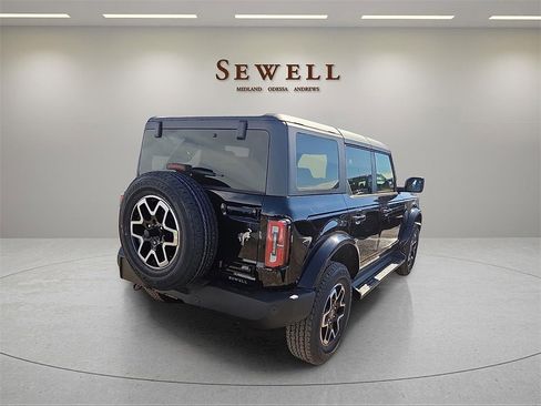 New 2025 Ford Bronco Outer Banks image 4