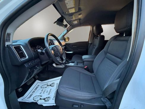 Used 2022 Nissan Frontier SV w/ Graphics Package RWD image 24