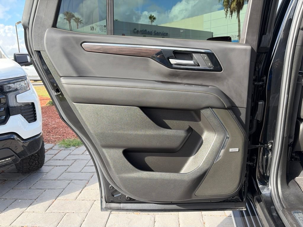 Used 2025 Chevrolet Tahoe Premier RWD image 18