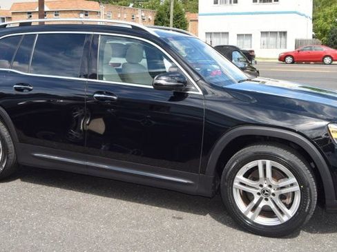 Used 2020 Mercedes-Benz GLB 250 4MATIC w/ Premium Package image 12
