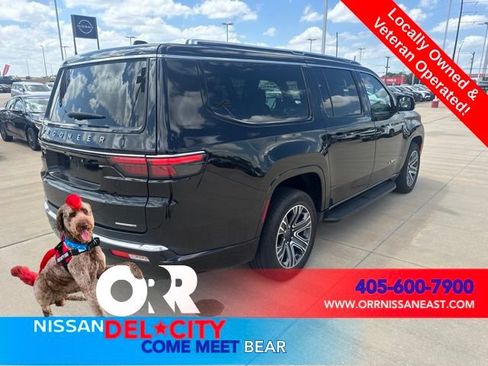Used 2024 Jeep Wagoneer L Series II w/ Flexible Seating Group AWD/4WD image 5