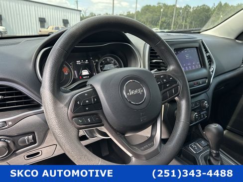 Used 2021 Jeep Cherokee Latitude image 16