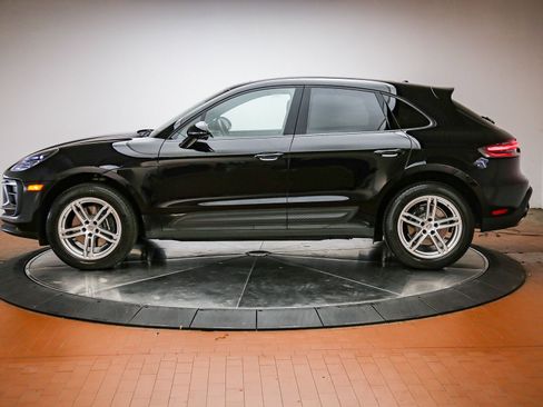 Certified 2025 Porsche Macan AWD/4WD image 2