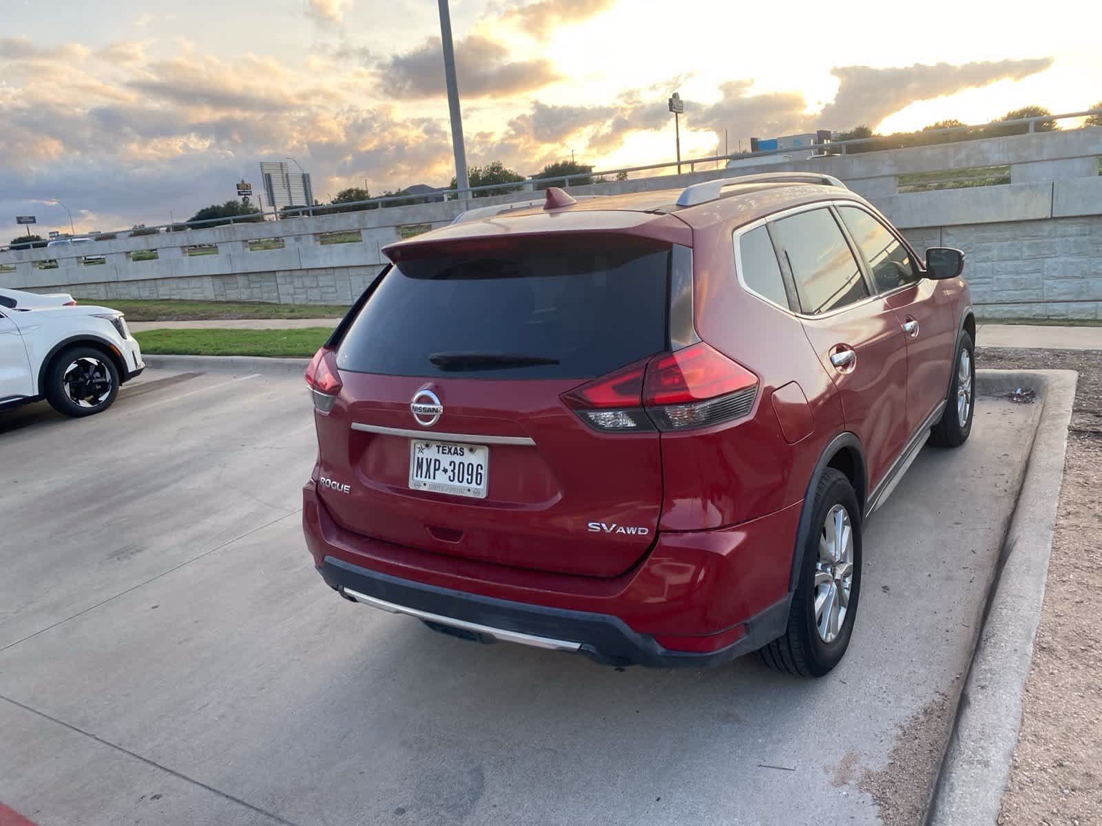 Used 2017 Nissan Rogue SV AWD/4WD image 5
