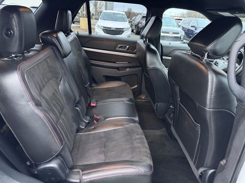 Used 2018 Ford Explorer XLT w/ Equipment Group 202A image 14