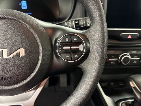 Used 2025 Kia Soul LX w/ LX Technology Package FWD image 31