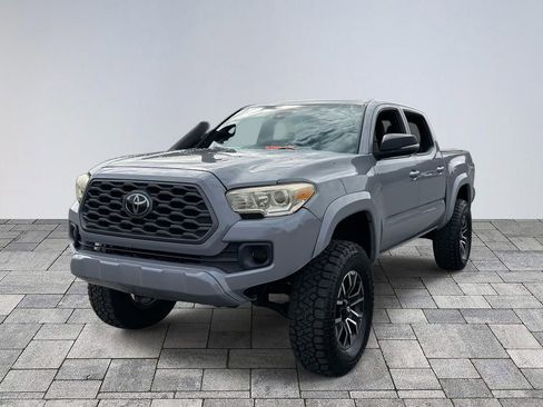Used 2021 Toyota Tacoma TRD Off-Road image 3