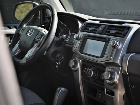 Used 2019 Toyota 4Runner SR5 Premium image 10