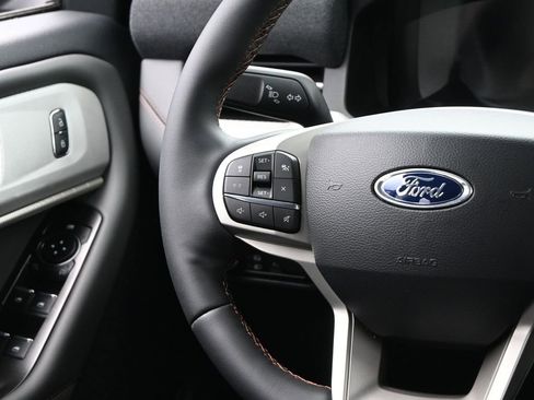 New 2025 Ford Explorer Active image 28