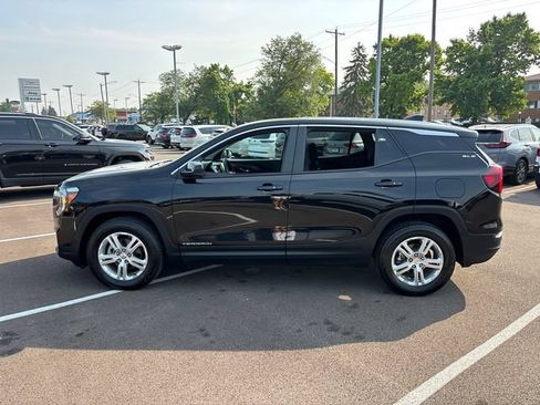 Used 2024 GMC Terrain SLE AWD/4WD image 3