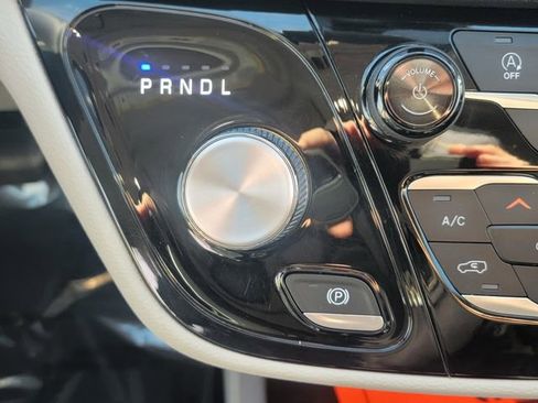 Used 2022 Chrysler Pacifica Touring-L image 22