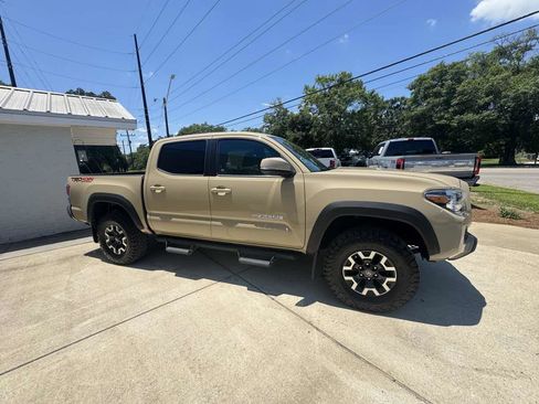 Used 2020 Toyota Tacoma TRD Off-Road AWD/4WD image 4