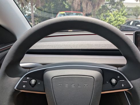 Used 2026 Tesla Model Y AWD image 27