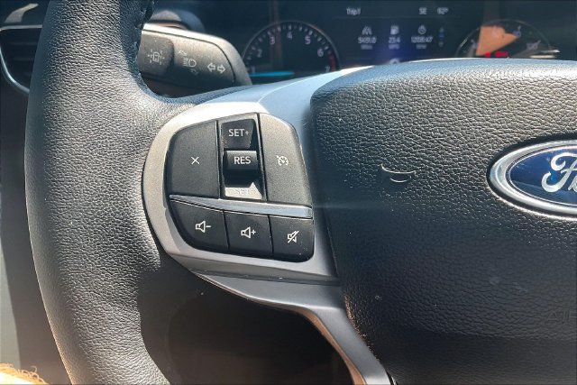 Used 2024 Ford Explorer XLT w/ Equipment Group 202A RWD image 9