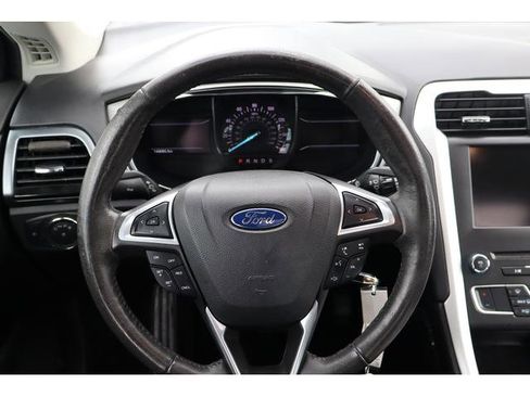Used 2016 Ford Fusion SE image 12