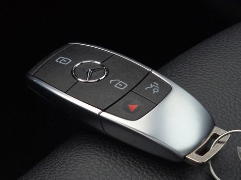 Used 2022 Mercedes-Benz GLB 250 4MATIC image 37