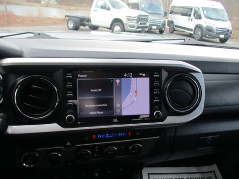Used 2021 Toyota Tacoma Limited image 17