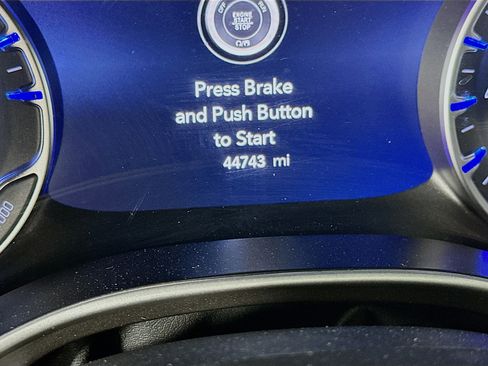 Used 2024 Chrysler Pacifica Touring-L image 19