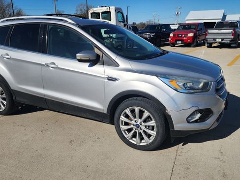 Used 2017 Ford Escape Titanium image 3