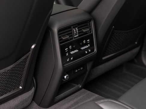 New 2026 Porsche Cayenne Coupe AWD/4WD image 27