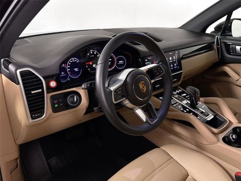 Certified 2022 Porsche Cayenne AWD/4WD image 4