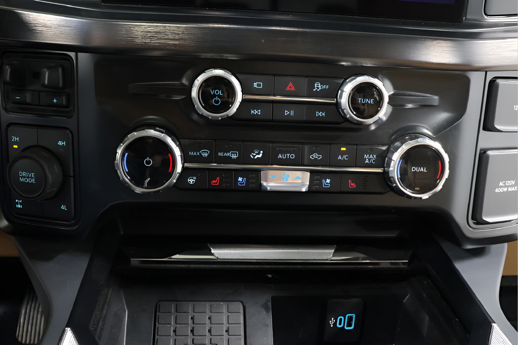 Used 2025 Ford F250 Lariat AWD/4WD image 11
