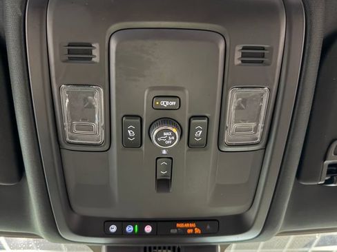 Used 2025 GMC Yukon XL Denali AWD/4WD image 22