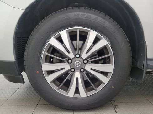 Used 2017 Nissan Pathfinder SV AWD/4WD image 31
