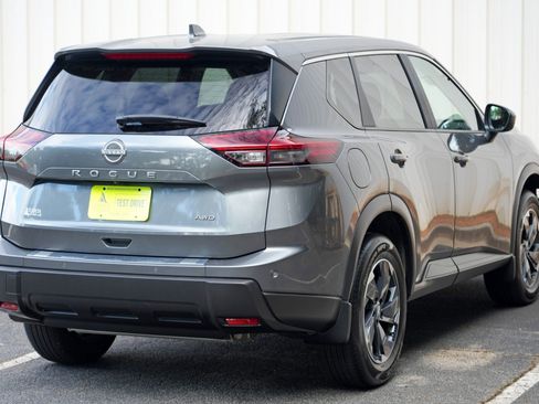 Used 2025 Nissan Rogue SV AWD/4WD image 45