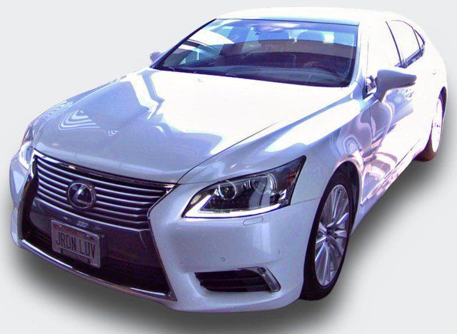 Used 2013 Lexus LS 460 AWD w/ Comfort Pkg image 2