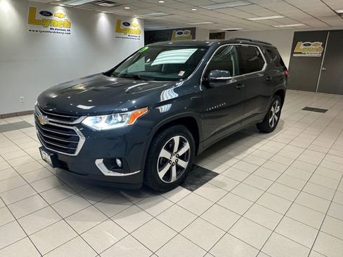 Used 2019 Chevrolet Traverse LT w/ LT Premium Package image 2