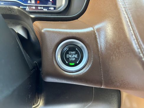 Used 2022 Chevrolet Suburban High Country AWD/4WD image 36