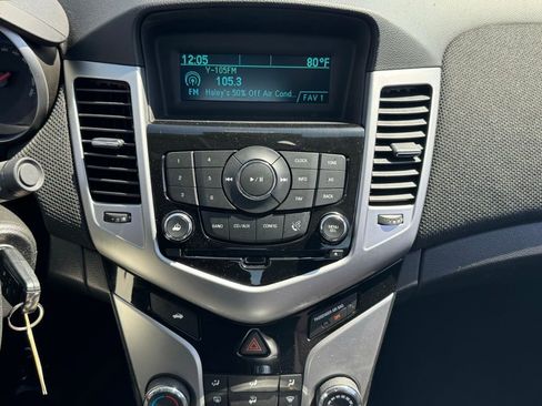 Used 2016 Chevrolet Cruze LT image 9