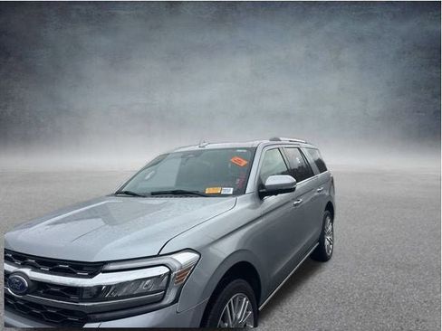 Used 2024 Ford Expedition Limited image 16